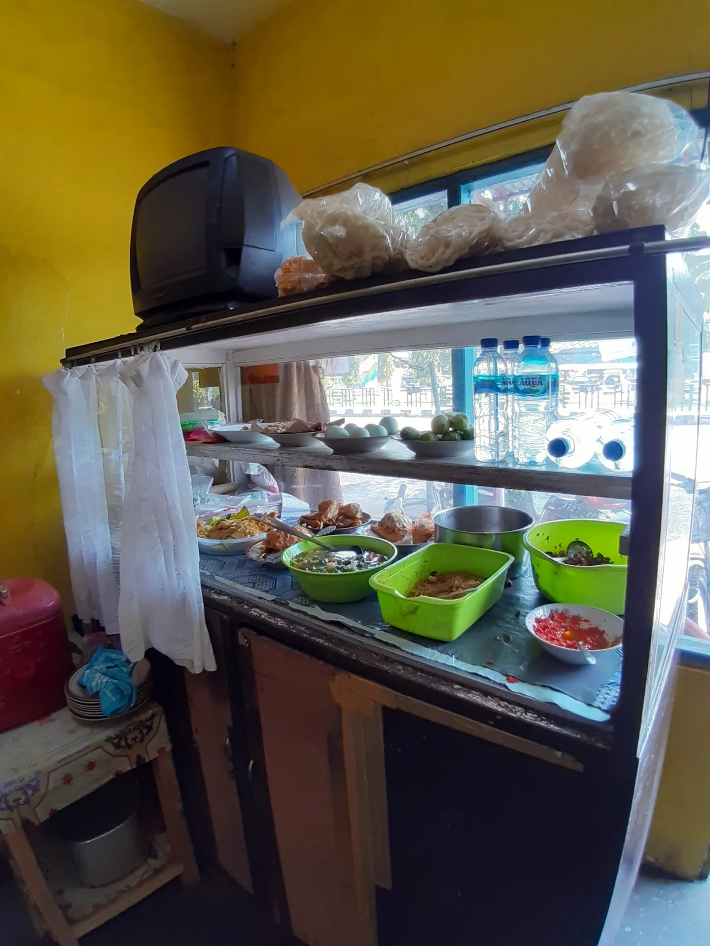 Cemara Nasi Rames Restaurant