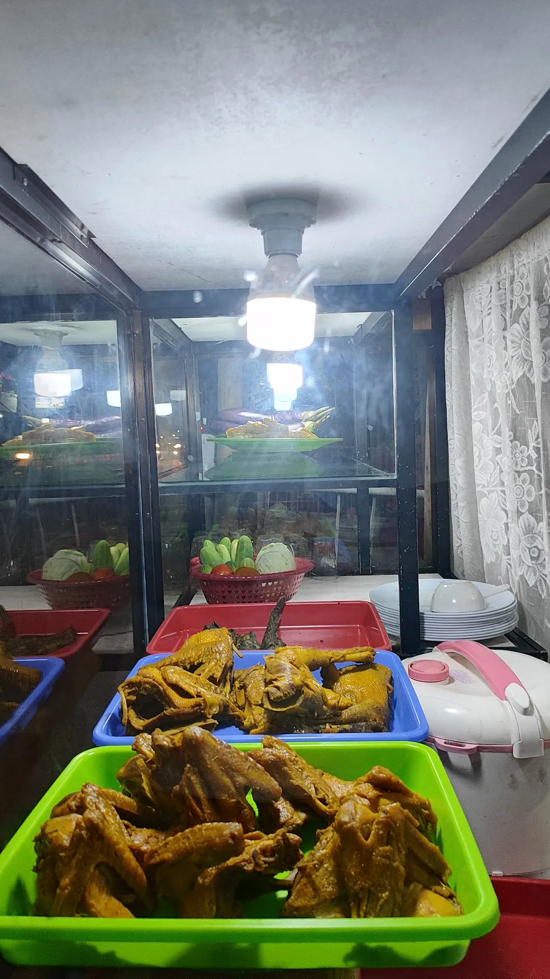 WARUNG MAKAN TANIA
