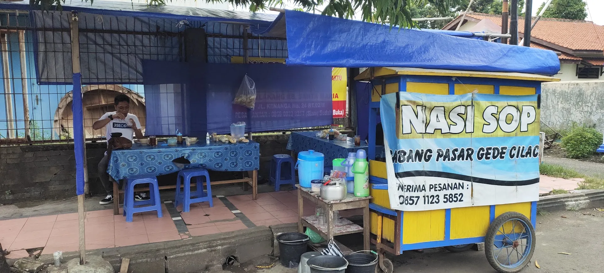 Warung Makan Tenda Biru