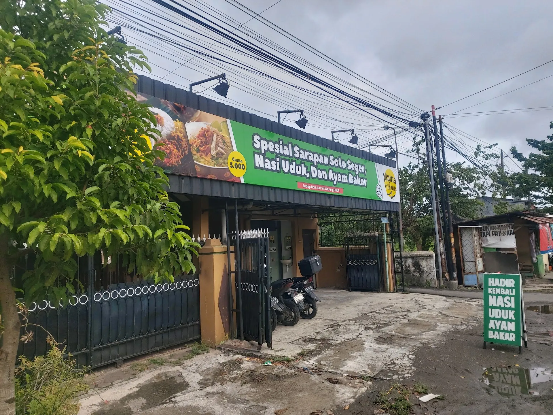Warung Mamil, Spesial Soto Seger, Nasi Uduk, & Ayam Bakar
