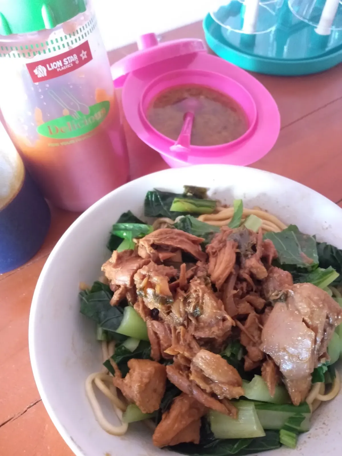 WARUNG MIE AYAM SOTO PASUNDAN