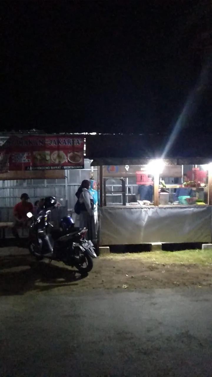 warung nasgor JR(jakarta or resourant)jalan ganggeng barat