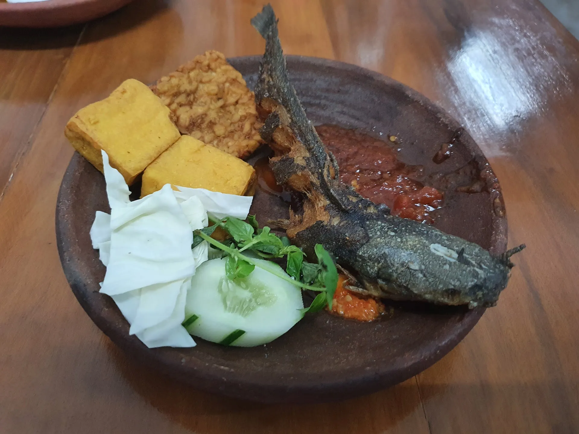 Warung Pecel Lele Lesehan "Adzkia"