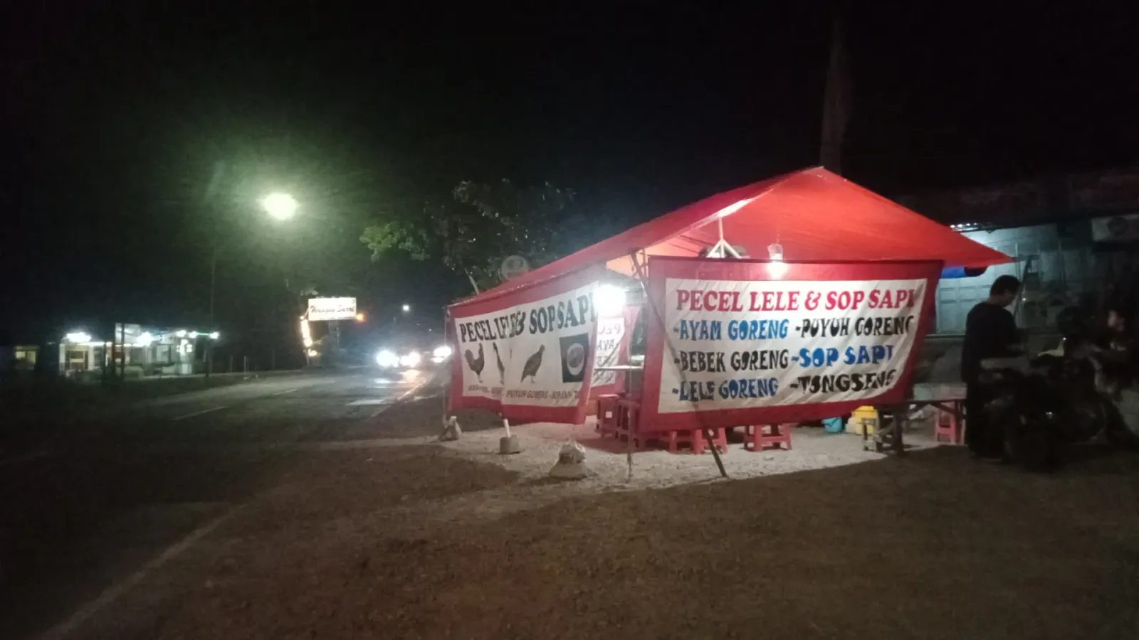 Warung Pecel Lele & SOP Sapi Pak Toni