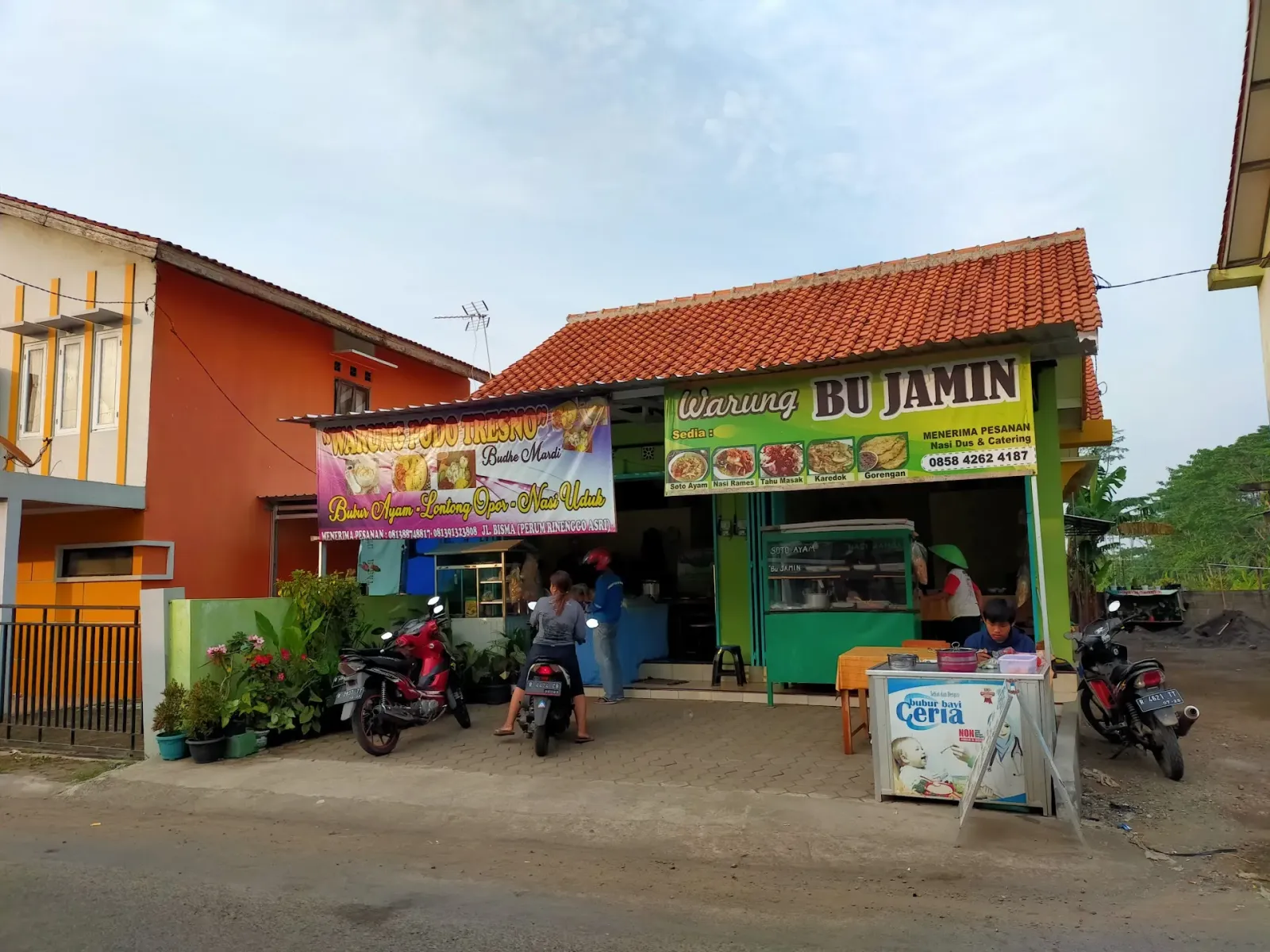 Warung Podo Trisno dan Warung Bu Jamin
