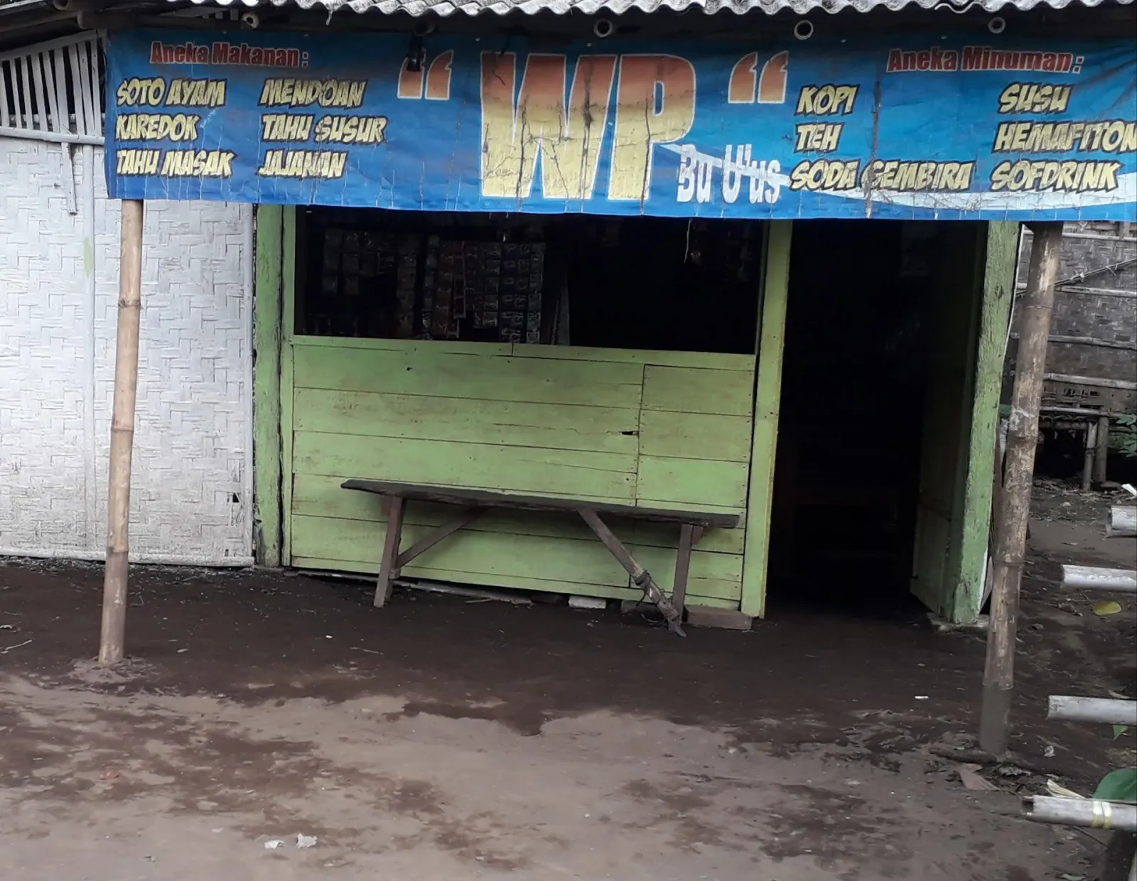 Warung Pojok Bu UUS (warung soto)