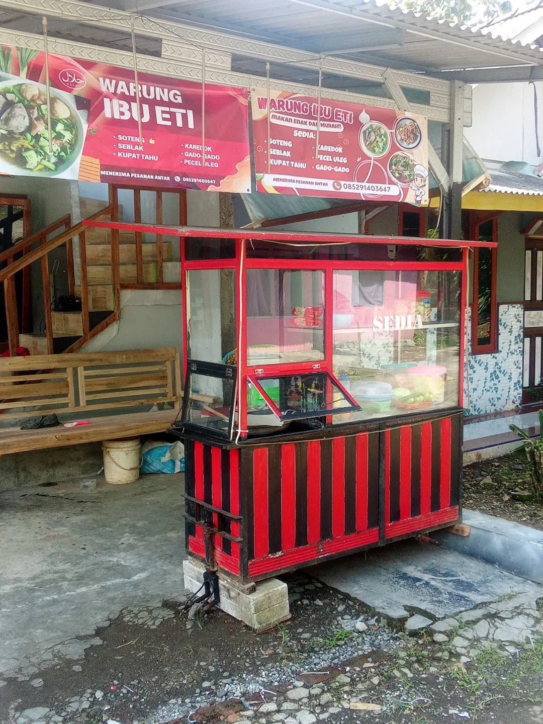 Warung Soteng dan Pecel Ibu Eti