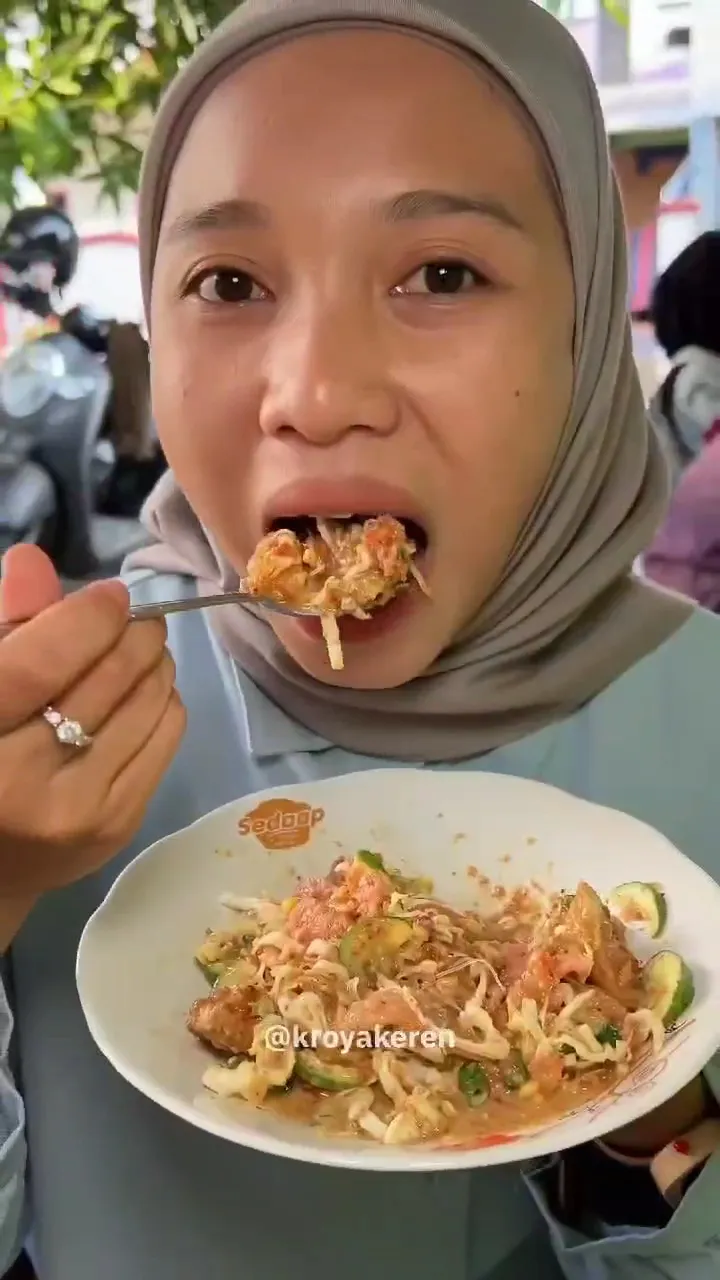Warung Soto Shop Yu Tum Jln. Betet
