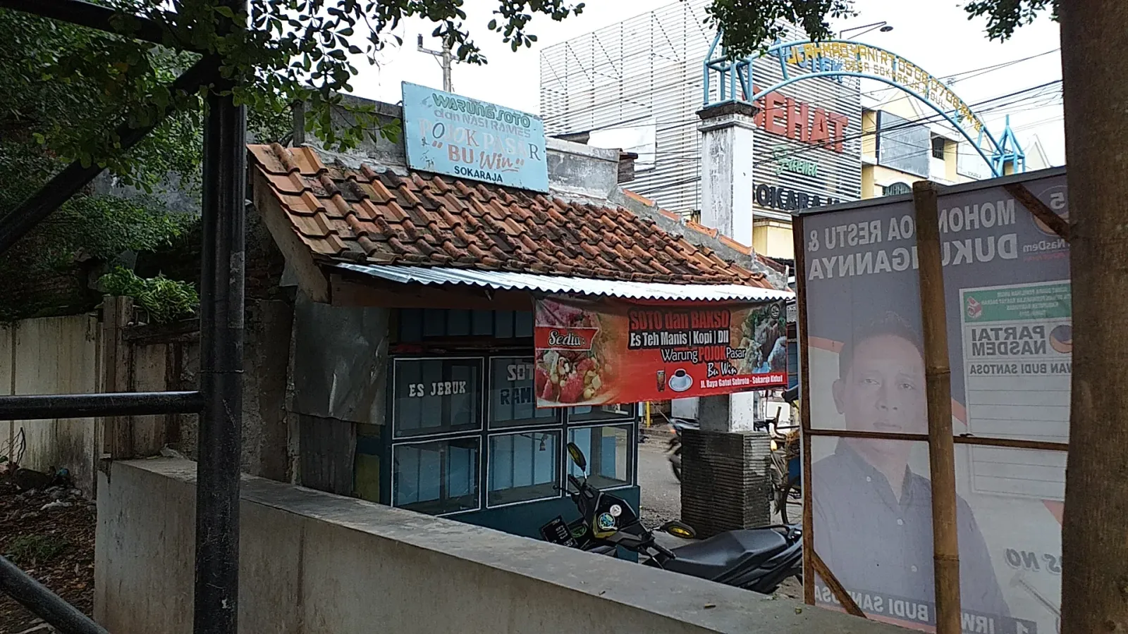 Warung Soto Sokaraja ''Bu Tiyah''