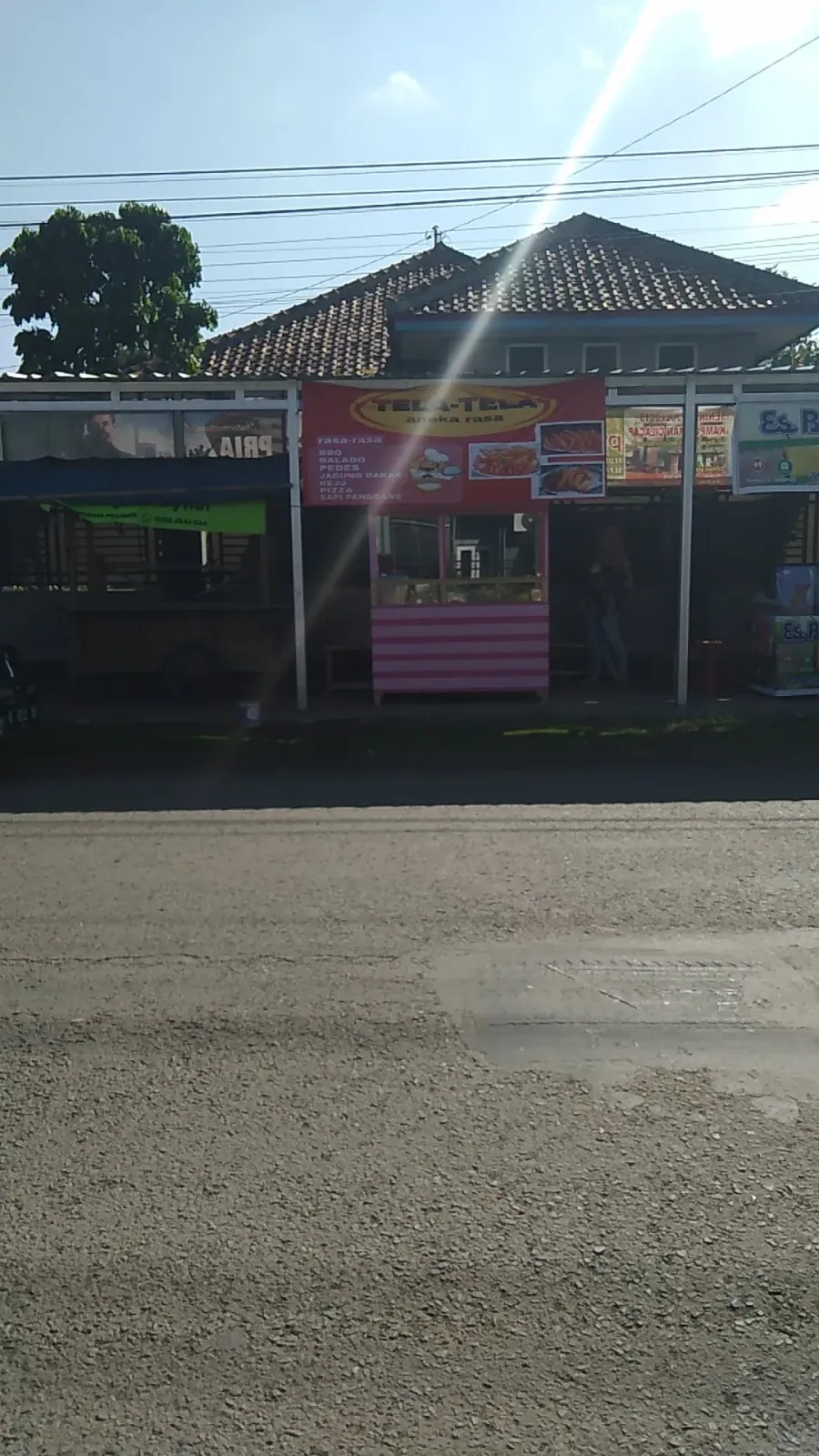 Warung Tela-Tela dan Tahu Crispy Bu Iis Kuripan