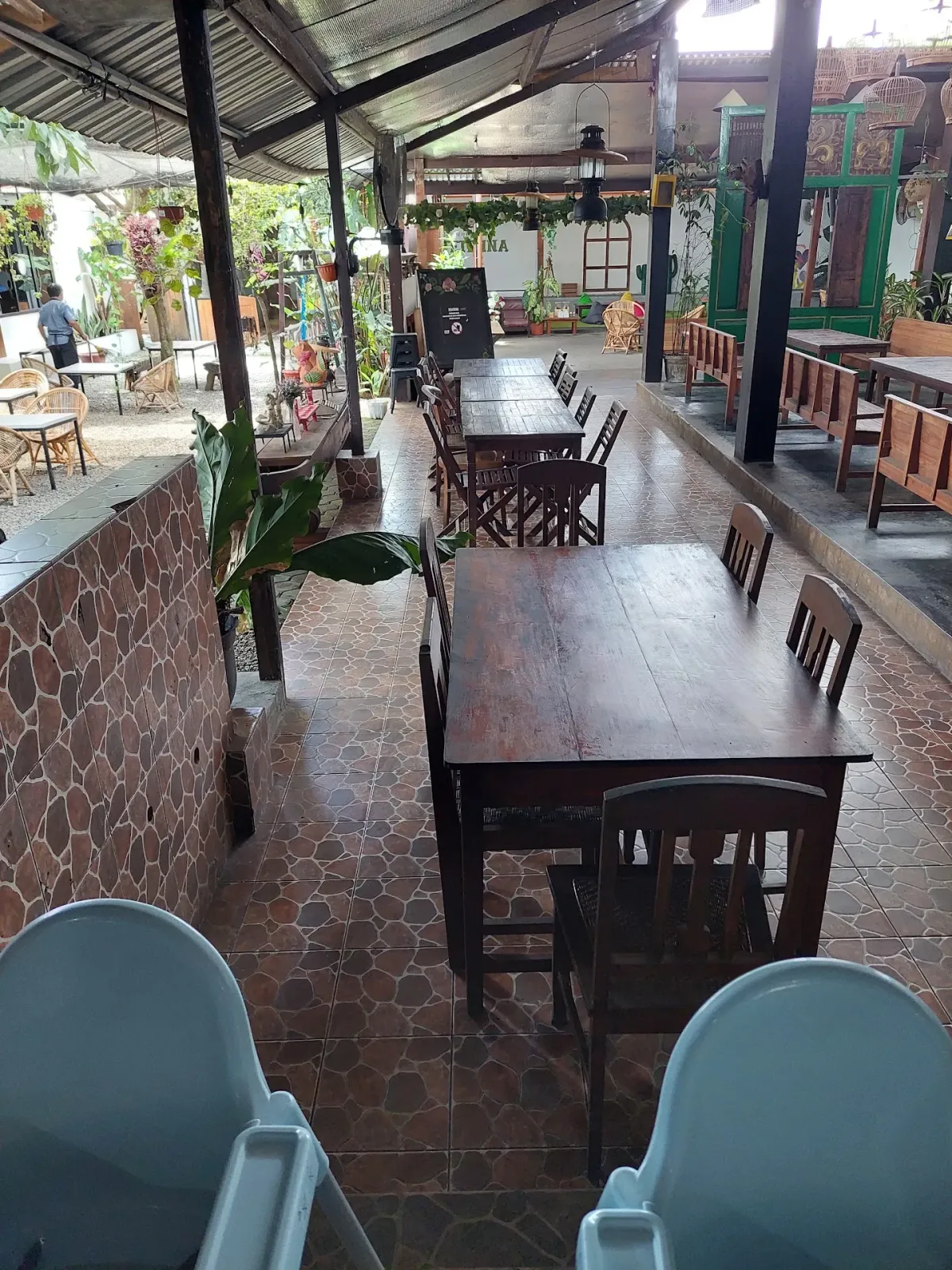 Warung Tetehna