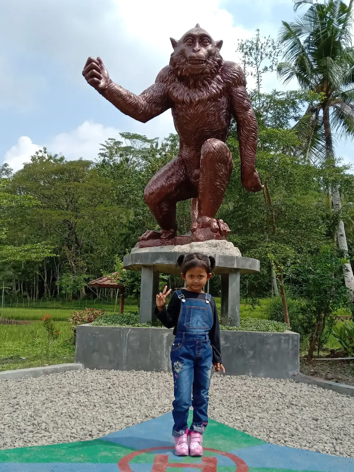 Wisata Taman Kera Desa Cikakak