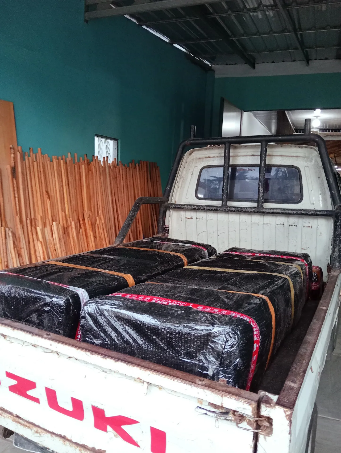 Yayok store furniture