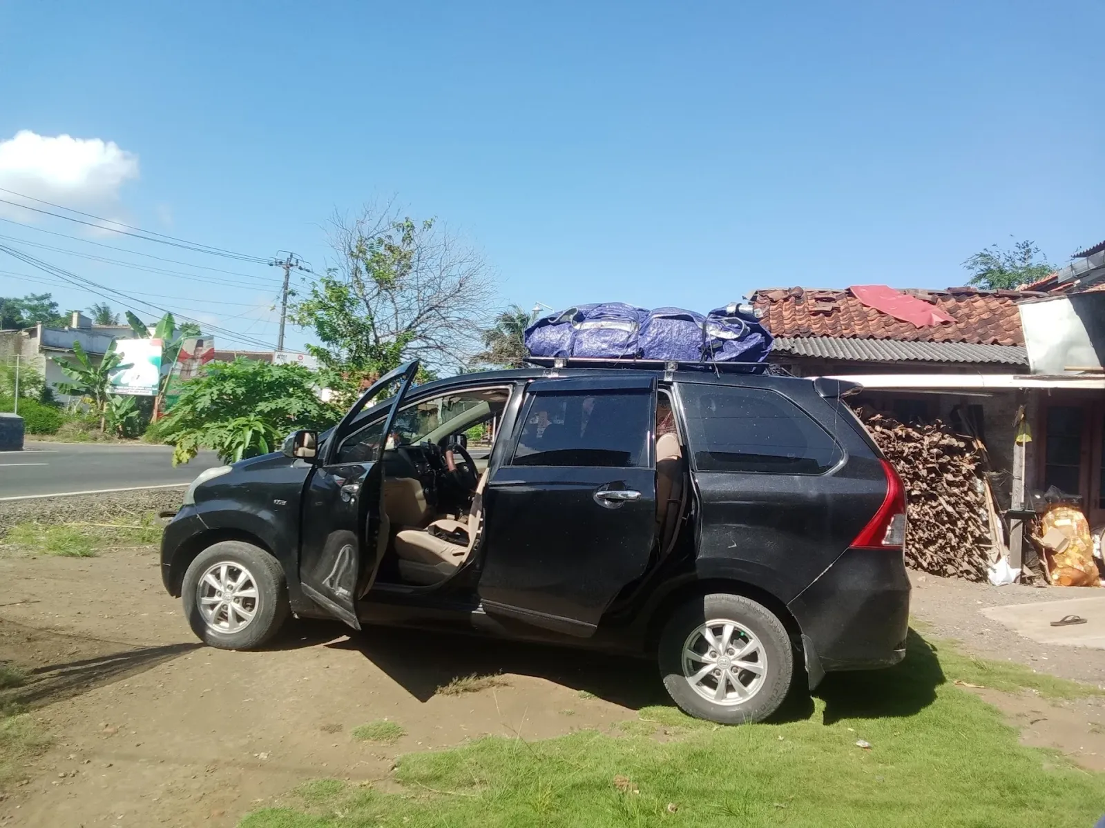 Yogi trans travel & charter mobil