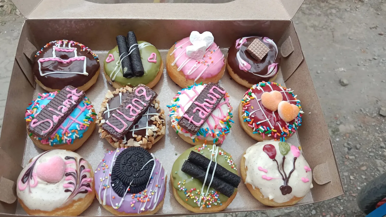 YUFI DONUTS & BAKERY
