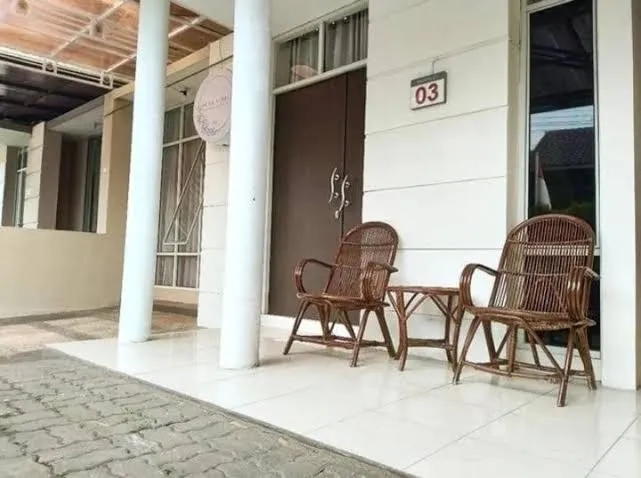 Yura House, Guest House Purwokerto - Two-Bedroom House