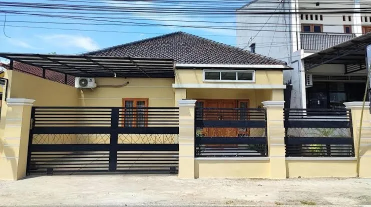 Zavira House Purwokerto - Three-Bedroom House
