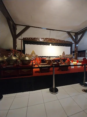 POM MINI KARANG NANAS