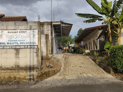 Kost tiga srikandi