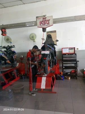 Garasi 56 (bengkel sepeda motor matic dan injeksi)
