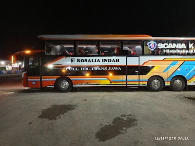PO Rosalia Indah dan DAMRI Wangon