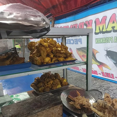 Lesehan Ayam Goreng Kremes & Bakar
