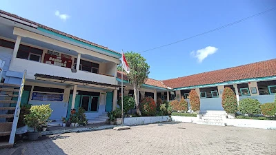 MI Wathoniyah Islamiyah(MIWI) KEBARONGAN