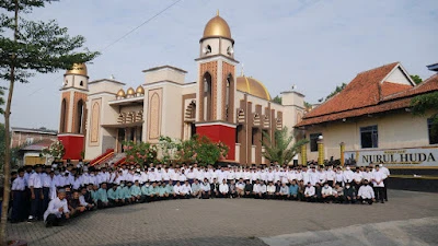 Gedung Sekolah KMI Nurul Huda Putra