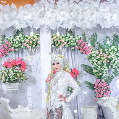 Salon Tikungan Sari "Bu Lur"