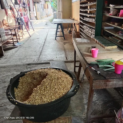 Bakul Tempe Ibu Sujiyem.