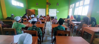 SMP Unggulan Darut Tarbiyah Nusawungu