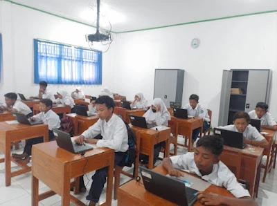 SMP N 1 Satu Atap Kampung Laut