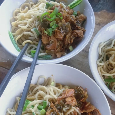 Mie Ayam & Bakso Rusuk Moro Seneng