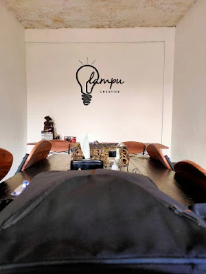 Lampu Creative Studio
