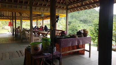 Warung Makan Uwane Kebun Buah Batur Agung