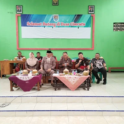 Balai Desa Cimrutu