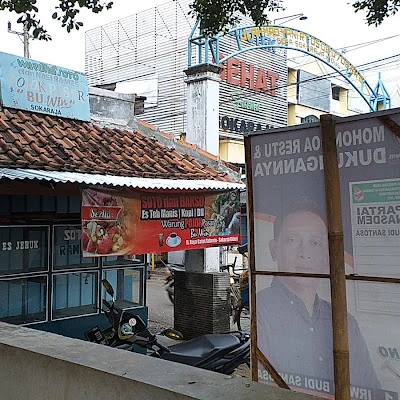 Warung Soto Sokaraja ''Bu Tiyah''