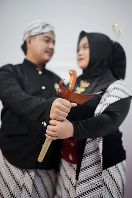 SEWA BAJU ADAT (ADATIQUE)