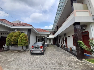 Kos Wisma Dian Rh / Pondok Gelora Indah