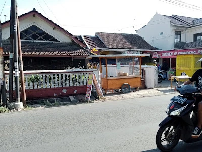 Sate ayam Abang jalan