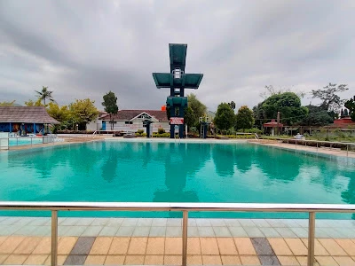 Kolam Renang Tirta Kembar