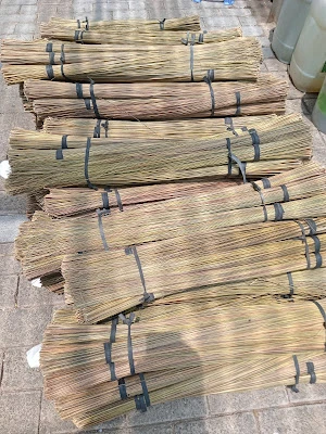 Aneka karya loyang dan cetakan kue juga alat kebersihan