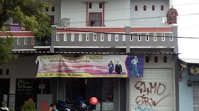 Penjahit Edi Busana Pribumi