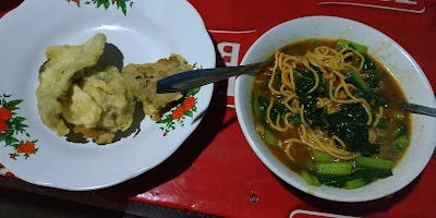 Warung Kupat Gorengan Bu Ngapiah
