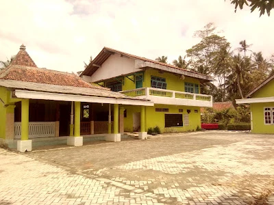 Pondok Pesantren Manarul Huda Kesugihan