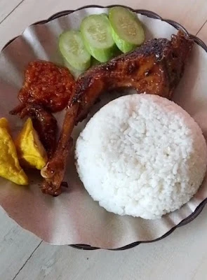 Warung Nasi Ayam Goreng& Ayam Bakar Bunda Titi