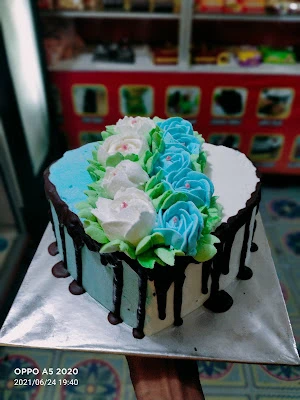 Tokoh kue lapis legit Sri rama