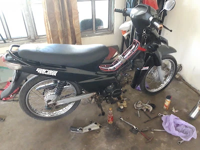 Bengkel dan cuci motor kembar jaya