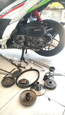 Kedai kopi plus bengkel motor