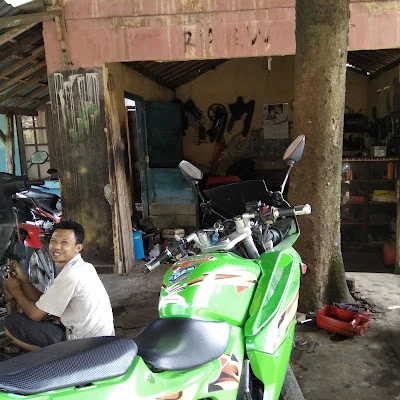 BENGKEL MOTOR HARI RIMBONG